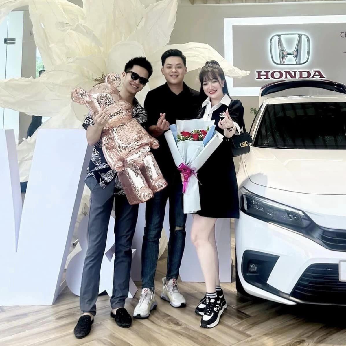 Lễ Nhận Xe Mới 2 cục cưng Như Myô & Hoàng Vinh
