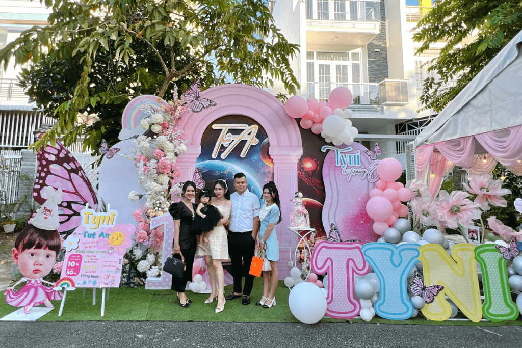 Mừng thôi nôi bé Tyni siêu dễ thương