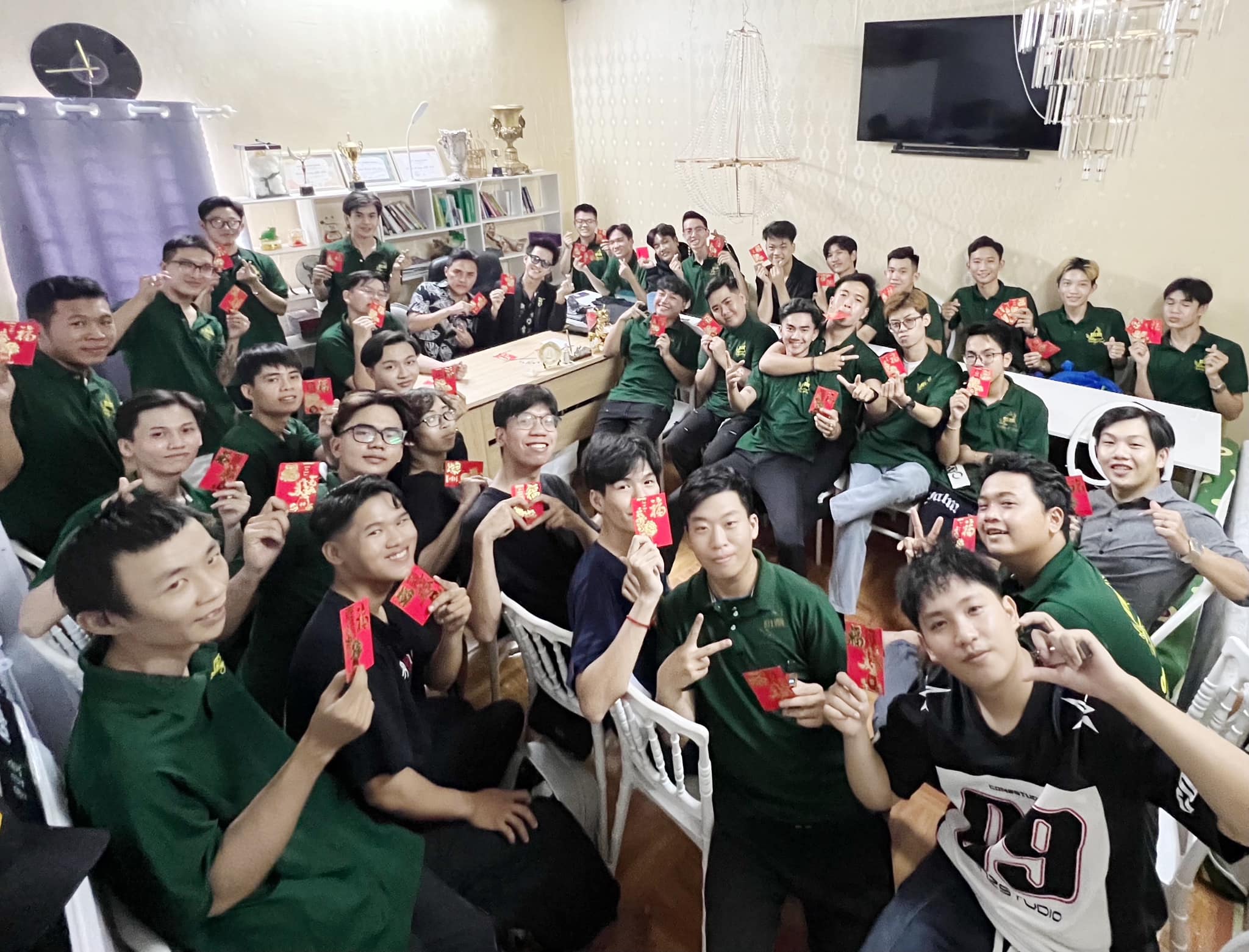 Lộc đầu năm mới dành cho các bạn team Kelvin Wedding & Event